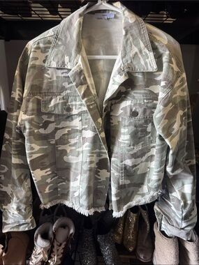 Fate Camo Jacket in Olive, Gray & Cream